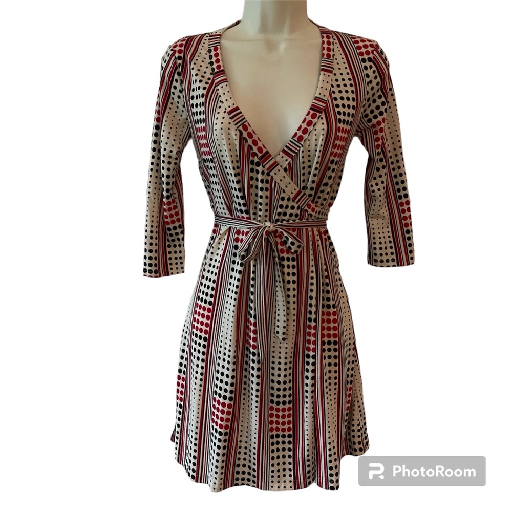 Wrap style dress in cream, with red and black pattern career office Size Small